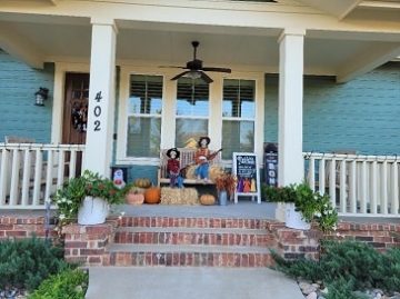 Halloween1 - web Decorated Porch