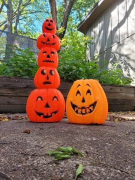 plastic pumpkins - web Cool Retro/vintage-ish Plastic Pumpkins