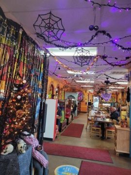 tiotonyshalloween - web Businesses Decorate For Holidays
